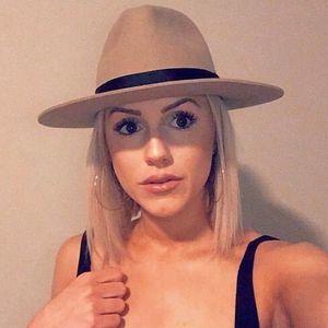 Meet your Posher, Kara